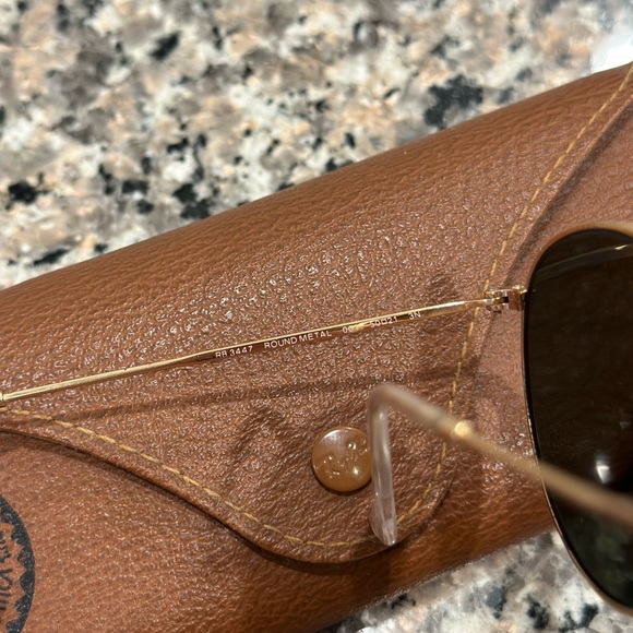 Ray Ban Round Sunglasses - Picture 3 of 4
